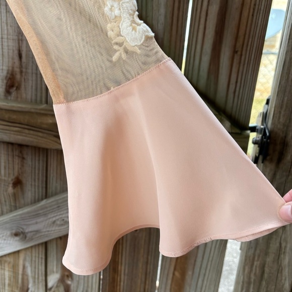 Robed with Love Hildy Pink Satin Bridesmaid Robe Floral Embroidered Details M - Picture 6 of 15